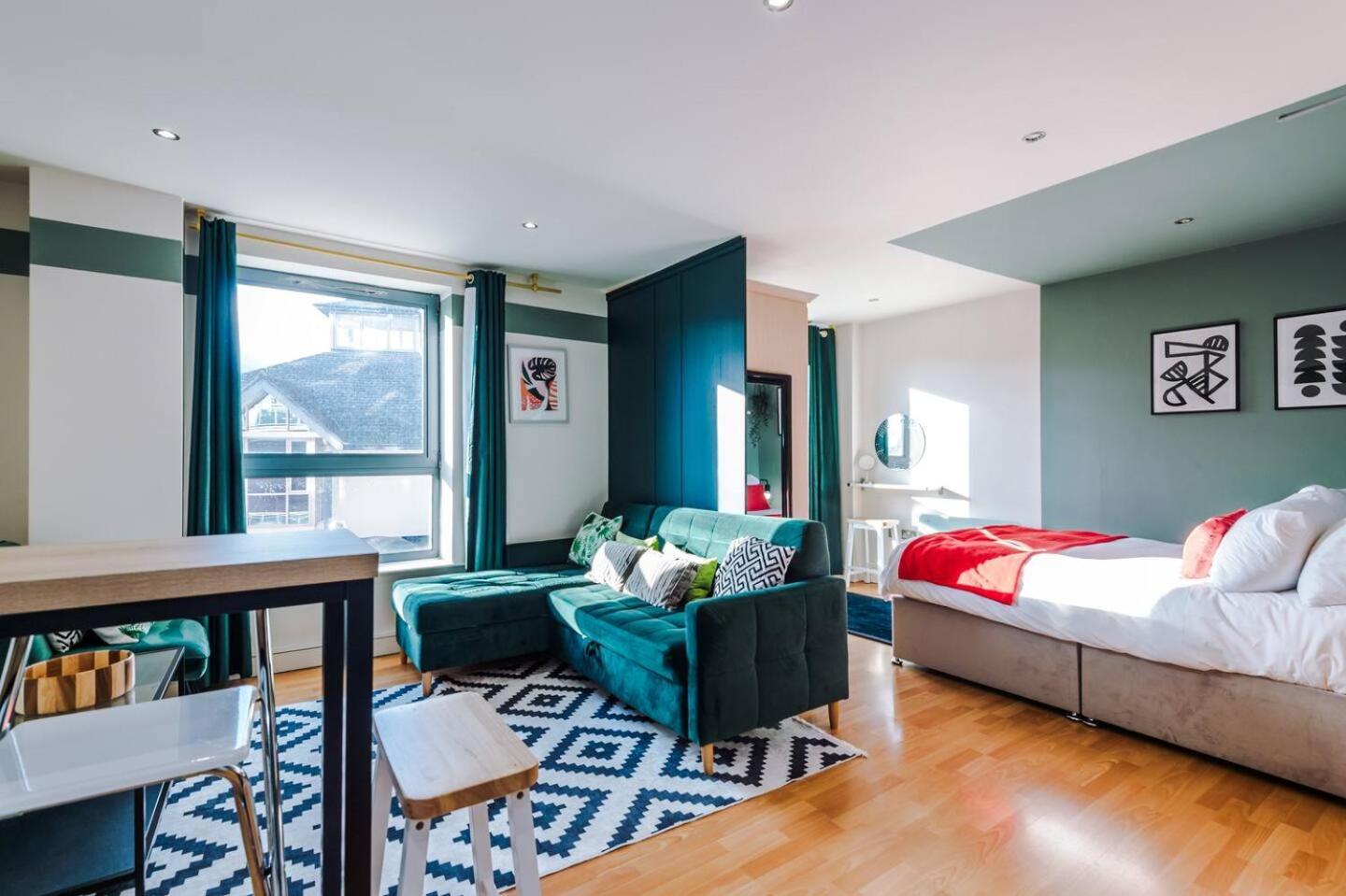 Stylish And Comfy In Centre Apartment