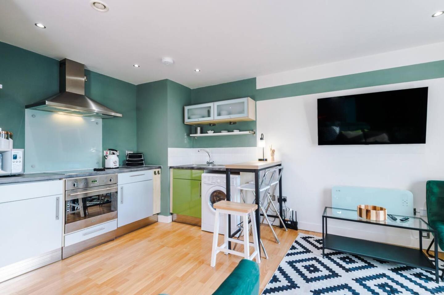 Stylish And Comfy In Centre Apartment *