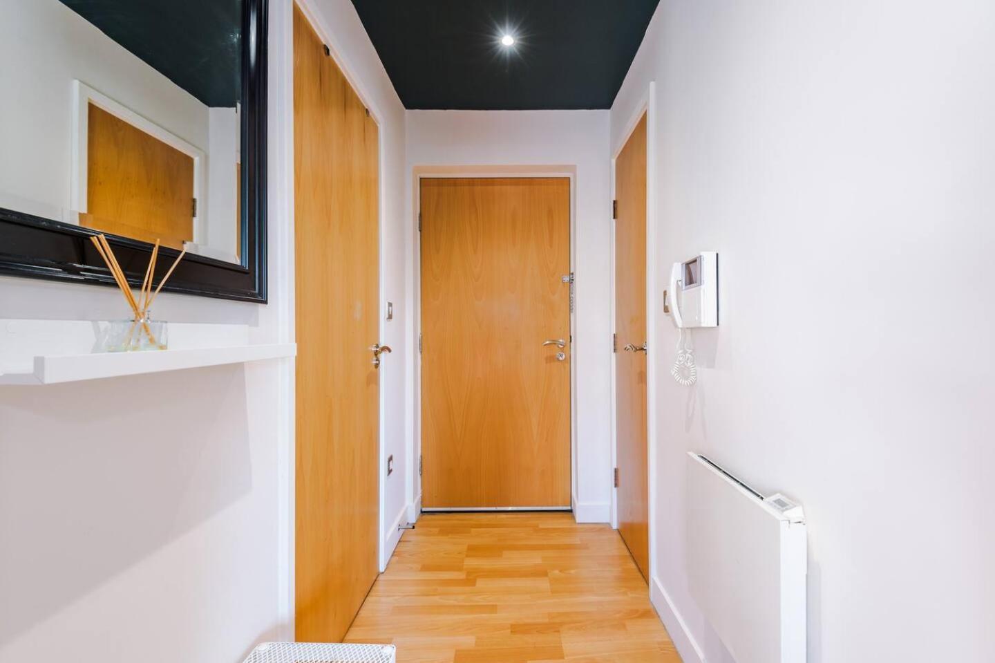 Stylish And Comfy In Centre Apartment