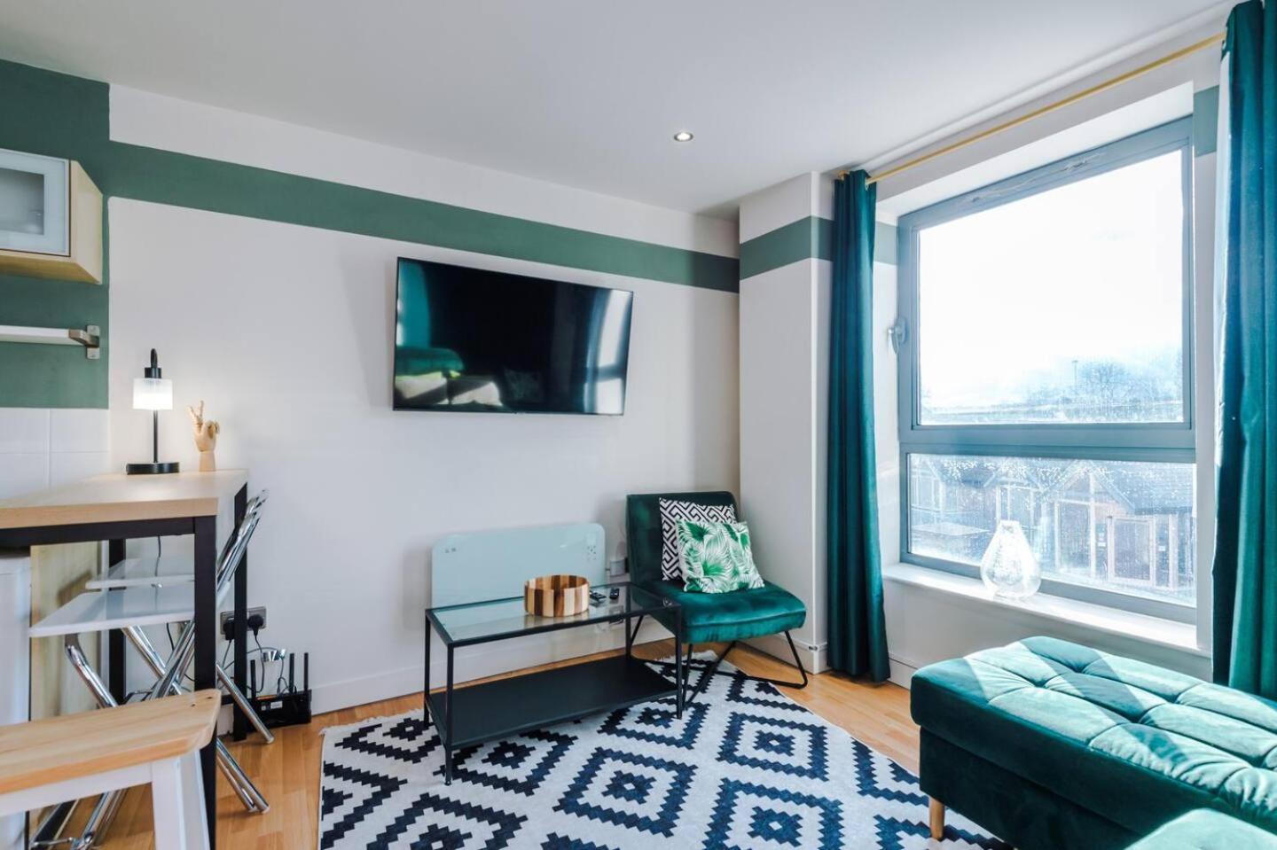 Stylish And Comfy In Centre Apartment *
